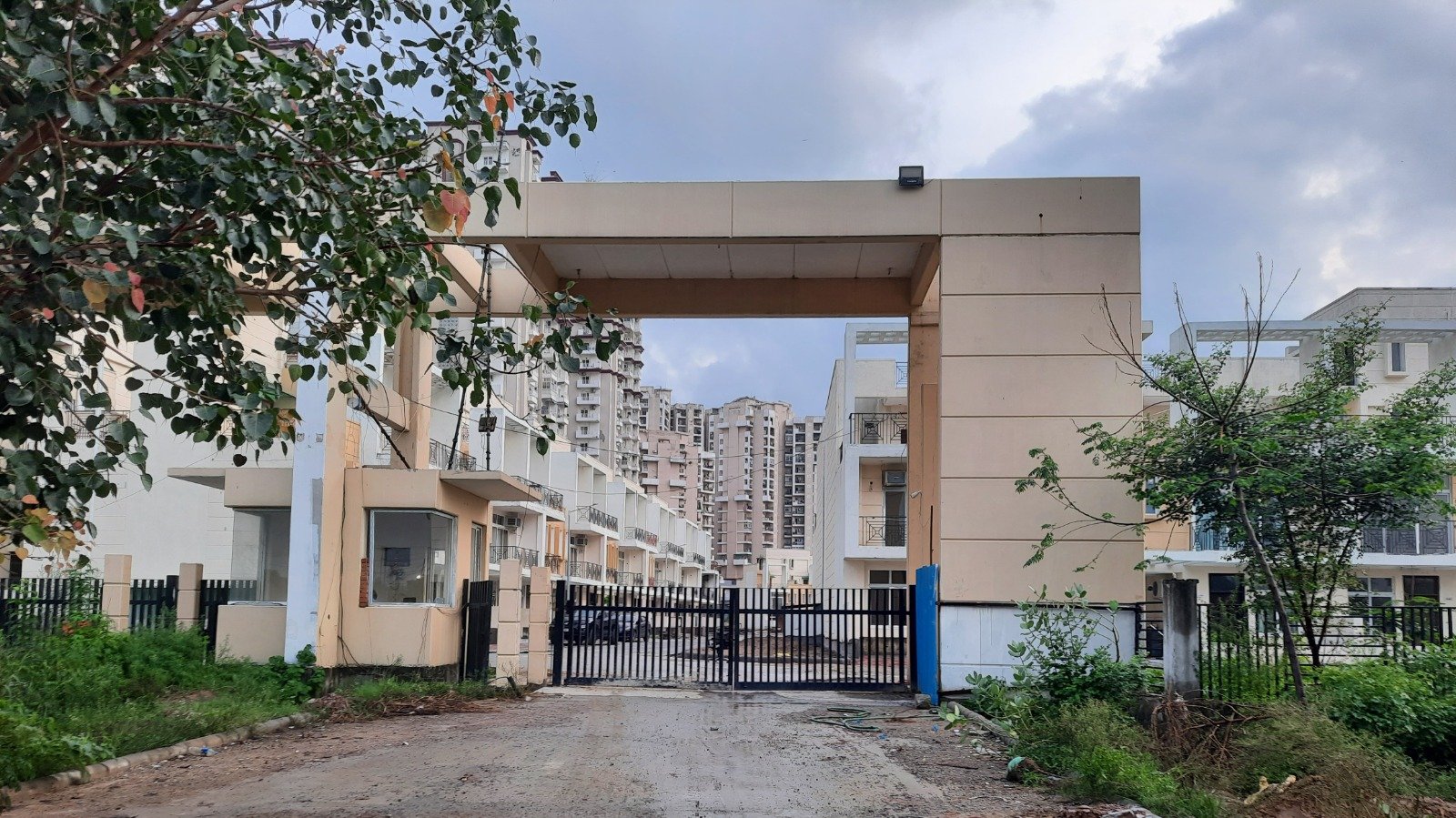 Amrapali Dream Valley Villas  