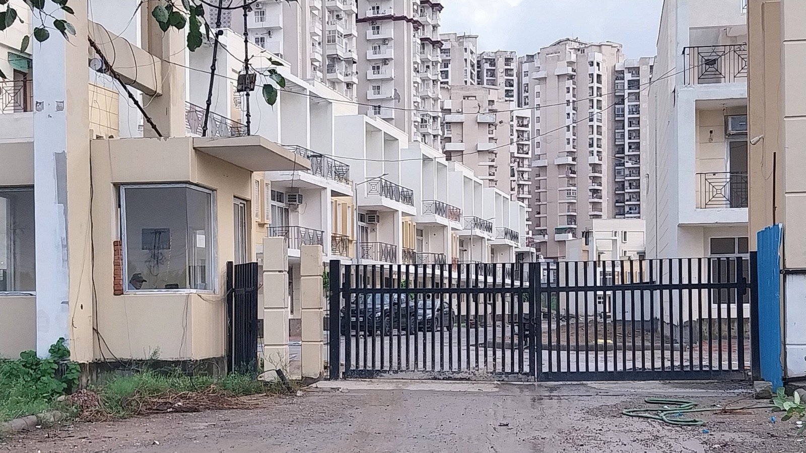 Amrapali Dream Valley Villas 